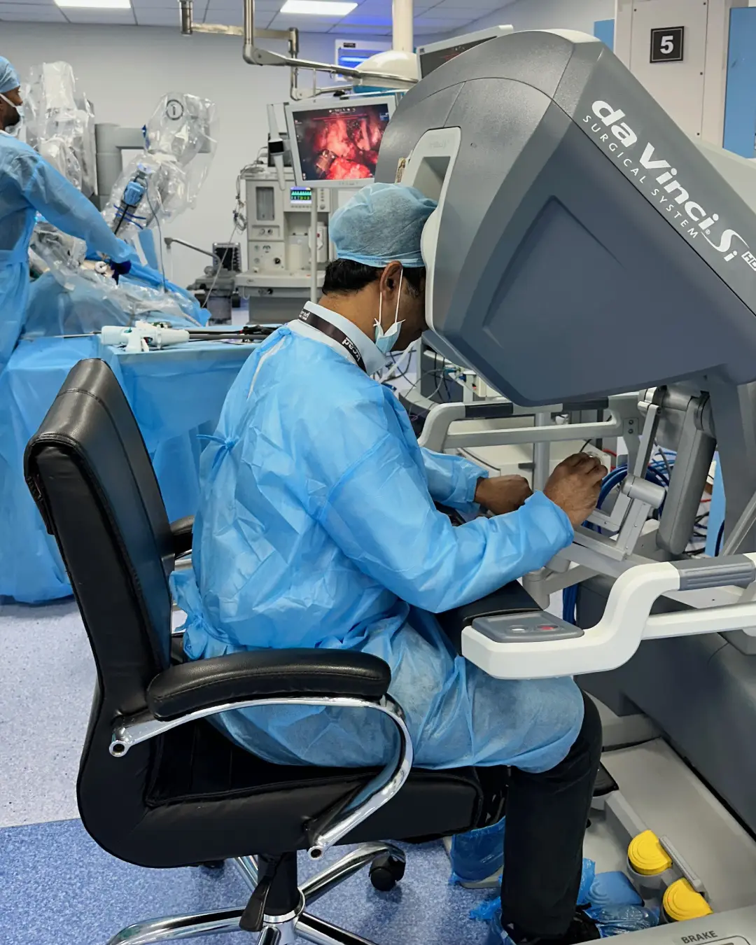 Dr Ajesh Raj Saksena during hands-on robotic thoracic surgery training at the da Vinci surgical console (1) Dr Ajesh Raj Saksena during hands-on robotic thoracic surgery training at the da Vinci surgical console (1)